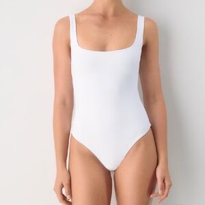 Aritzia Babaton Original Contour Squareneck Bodysuit Size M White Sleeveless Top